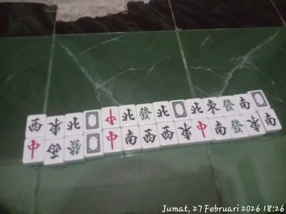 Kartu mahjong  dari bahan batu alam