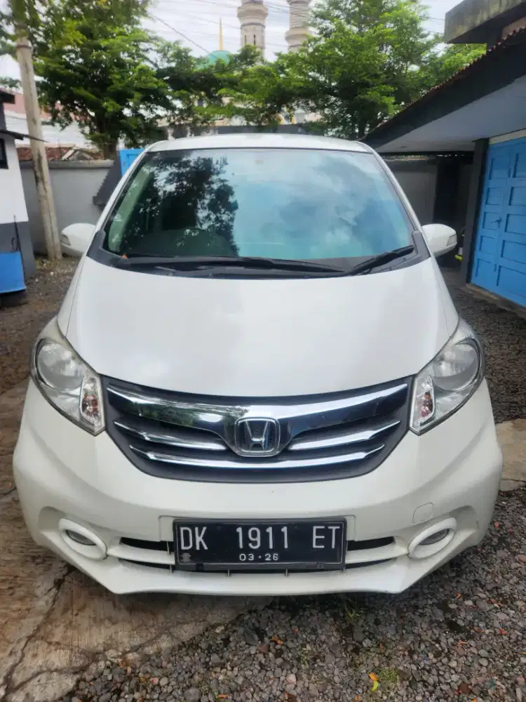 Honda FREED 1.5 E A/T PSD 2013 Putih