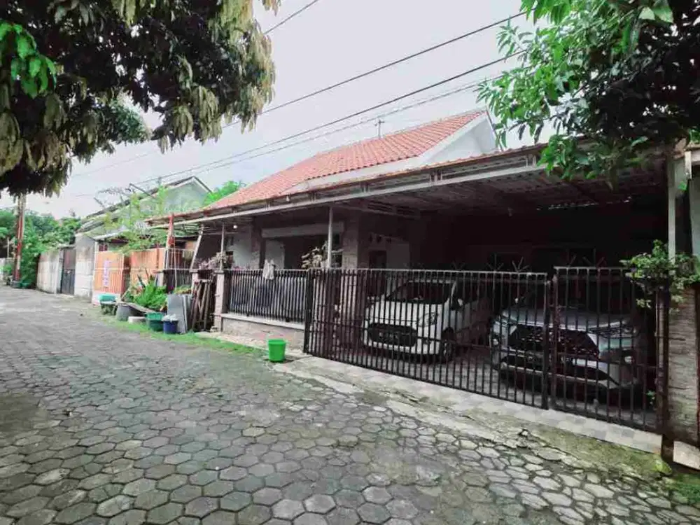 rumah luas cluster dekat luwes palur