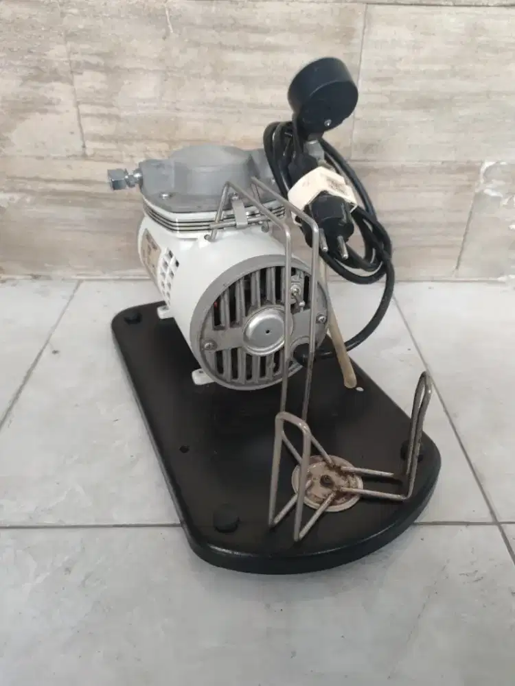 Kompresor mini medi pump merek Thomas