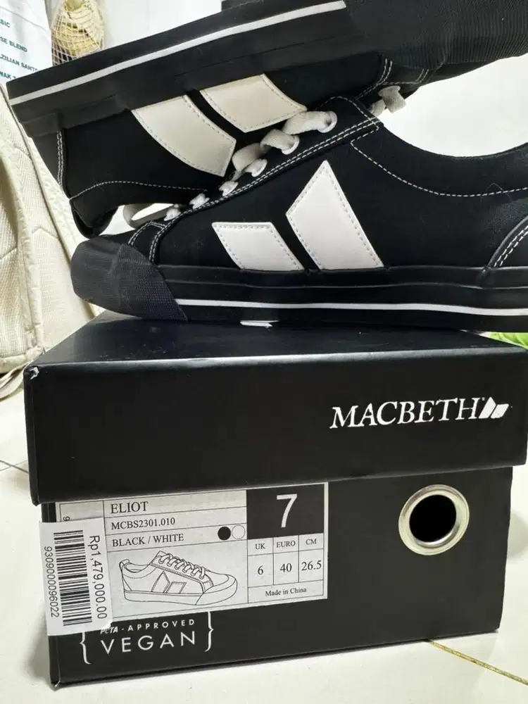 Macbeth Eliot Black/White 2nd Sekali pakai