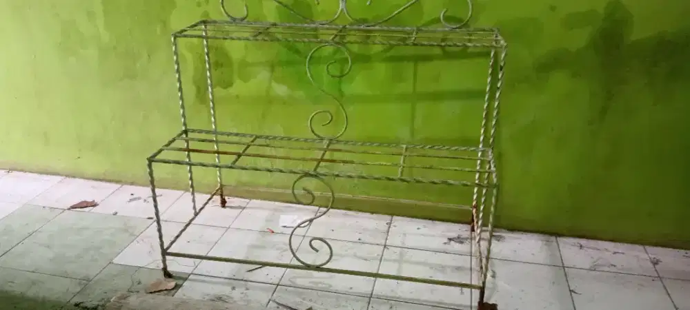 Rak Tanaman Besi 2 tingkat