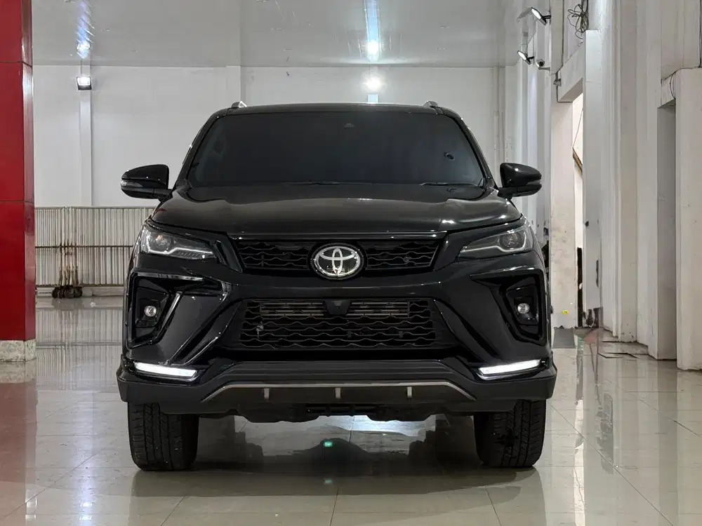 Fortuner 2.8 GR Sport lagender 2025 low km