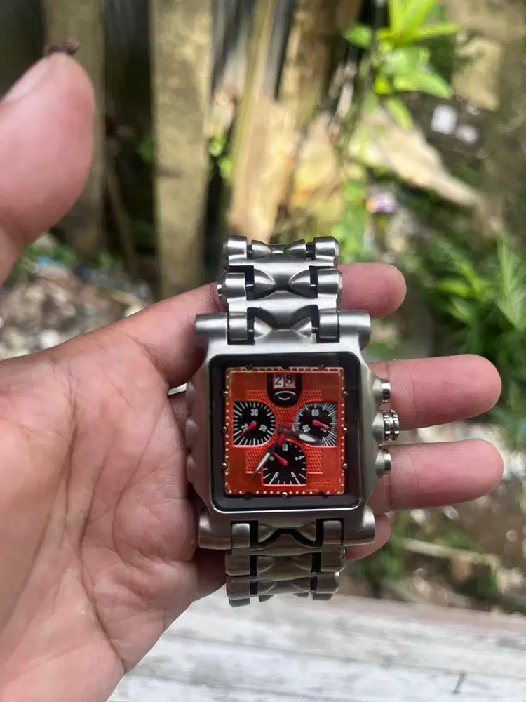 Jam Oakley Minute Machine