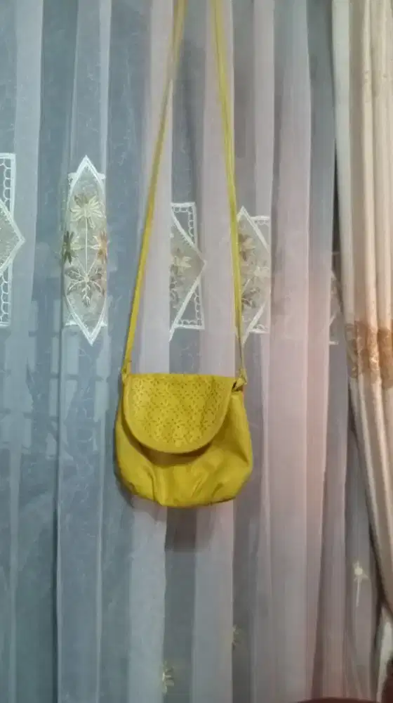 Tas Kuning Kecil