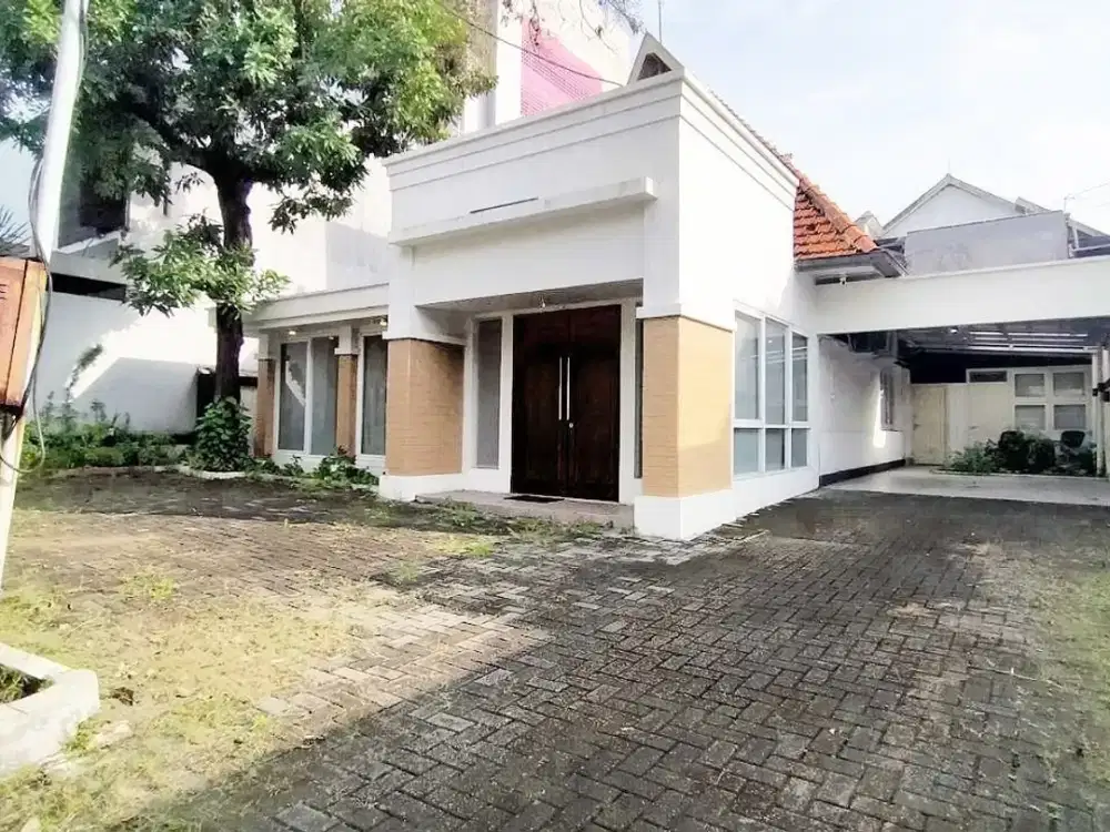 Rumah Jl. Bawean Surabaya Pusat  Halaman luas PLN 6600watt
