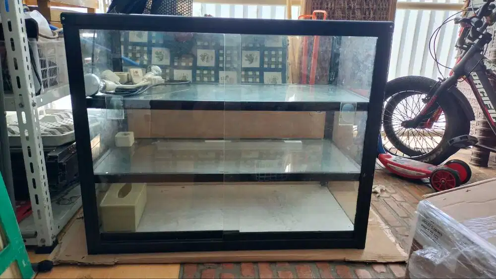 Etalase Serbaguna Jumbo rangka besi kaca tebal