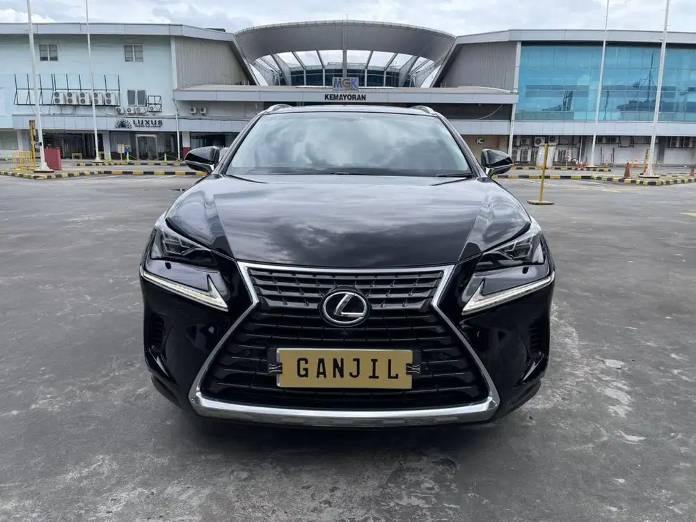 LEXUS NX 300 T 2018 Hitam