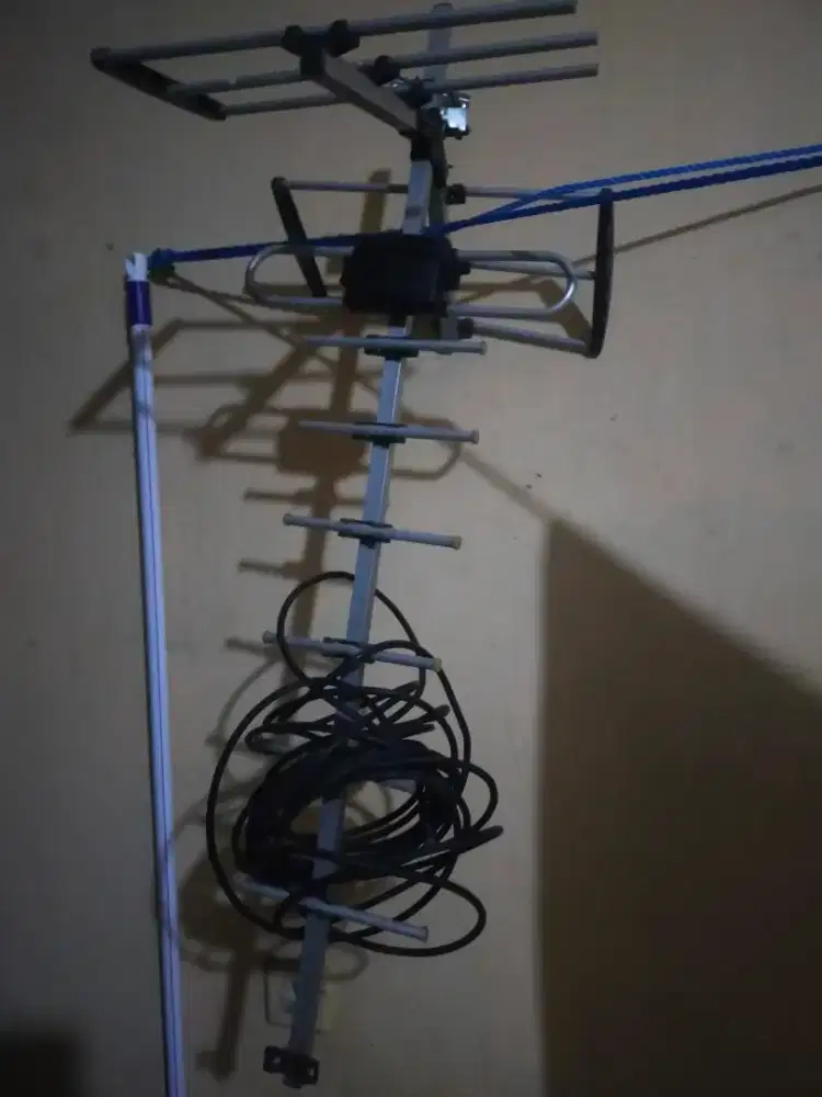 Antena TV luar rumah
