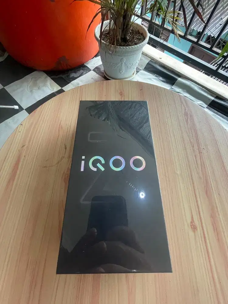 Dijual iQOO Z10 Lite, 8/128GB, Warna Hijau.