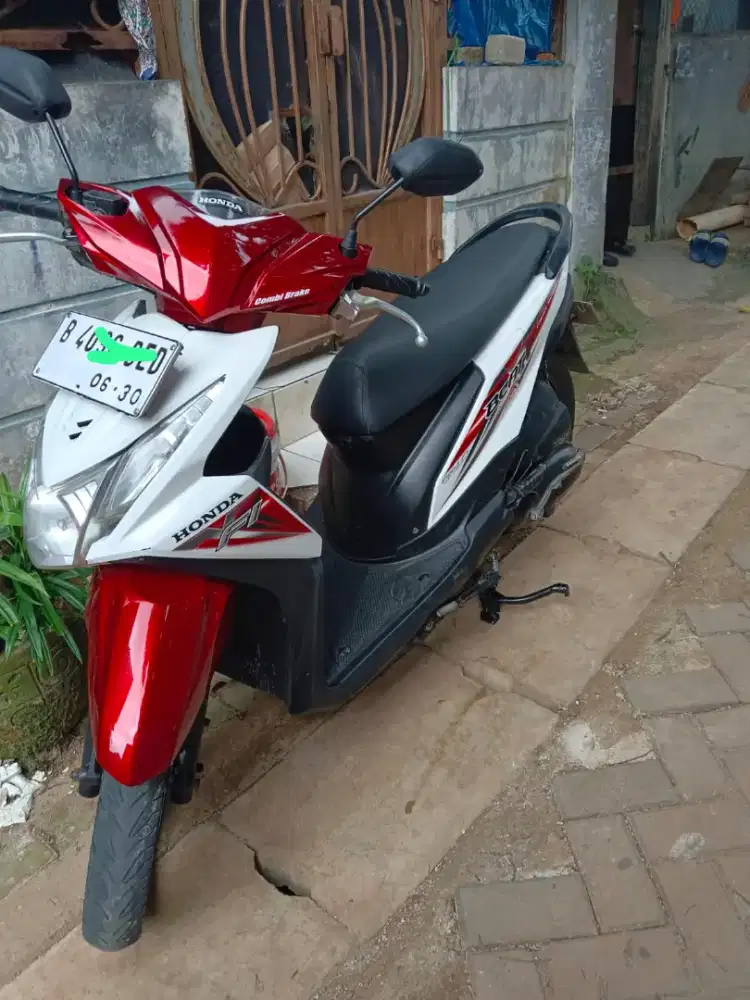 Beat 2016 putih merah