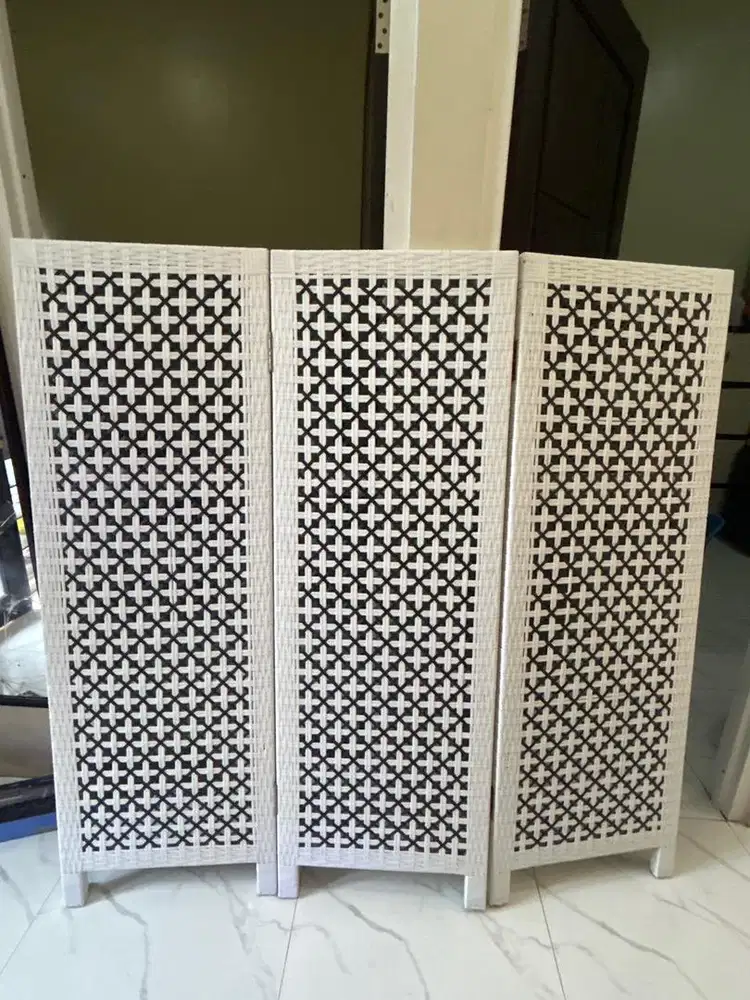 Sketsel Rotan 3 Pintu Like New – Murah Cepat Ambil