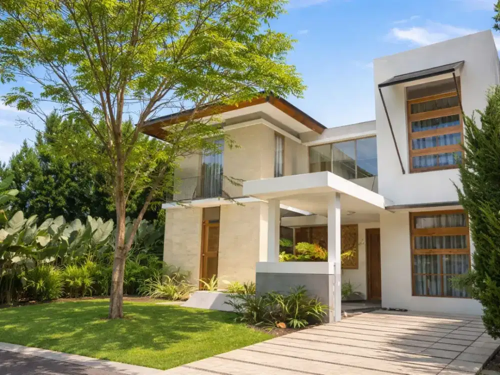 Dijual Rumah Bagus SHM Hadap Timur 2 Lantai Siap Huni di Cluster Versailles Residence BSD City