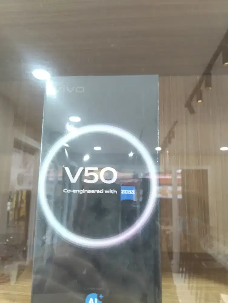 Vivo V50 12/256 red