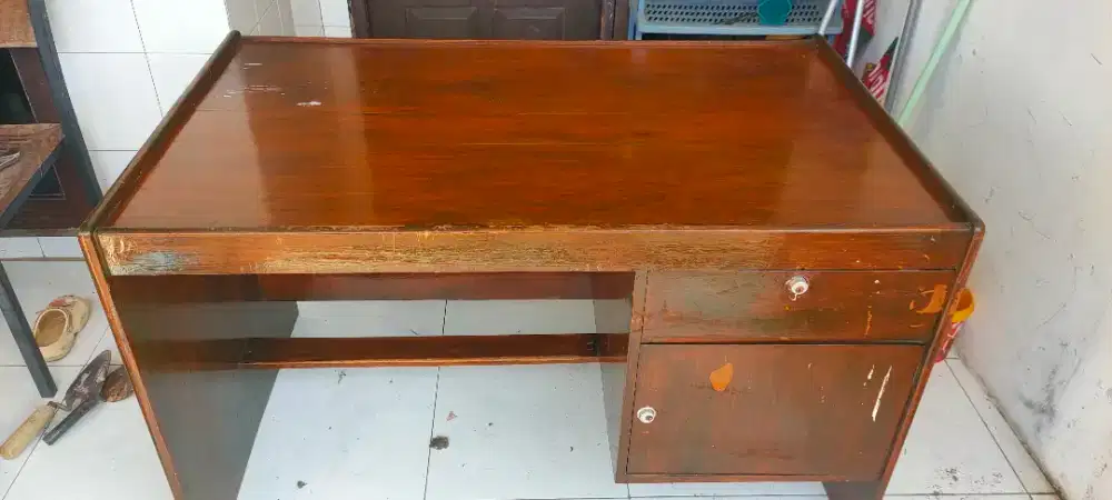 Meja kantor jati secen
