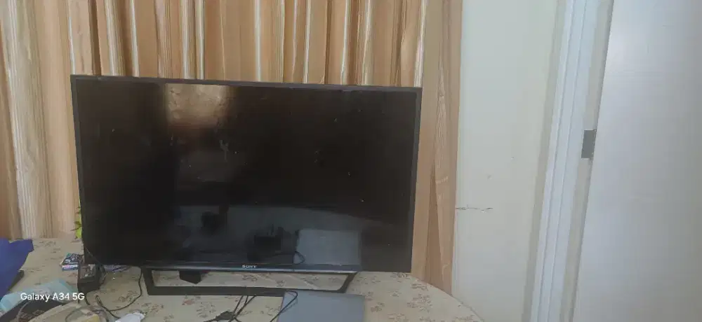 Smart tv sony 42 in dan speker mobi merk jbl