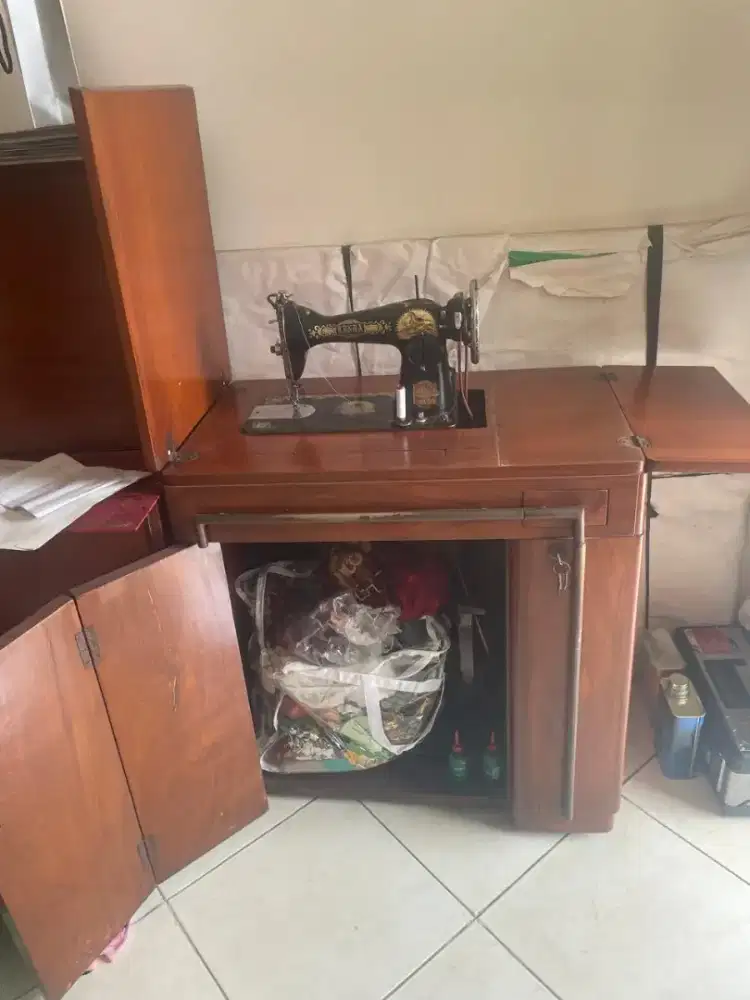 Meja mesin jahit merk Linda masih berfungsi normal meja kayu jati