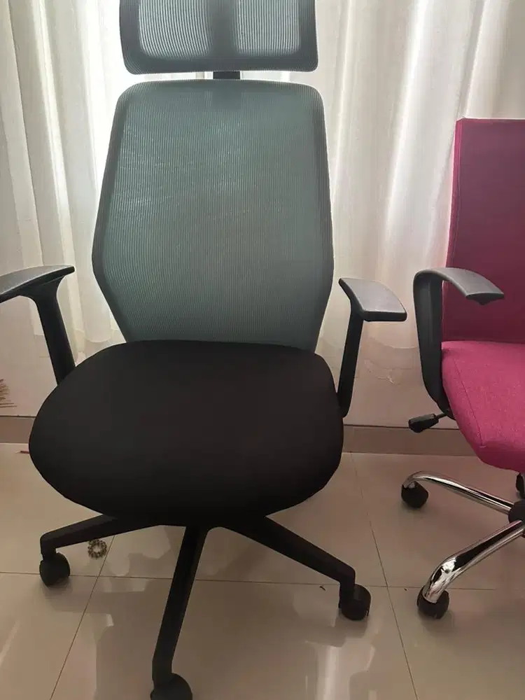 Kursi Belajar/Kantor merek Informa Rp 700.000 2 Buah