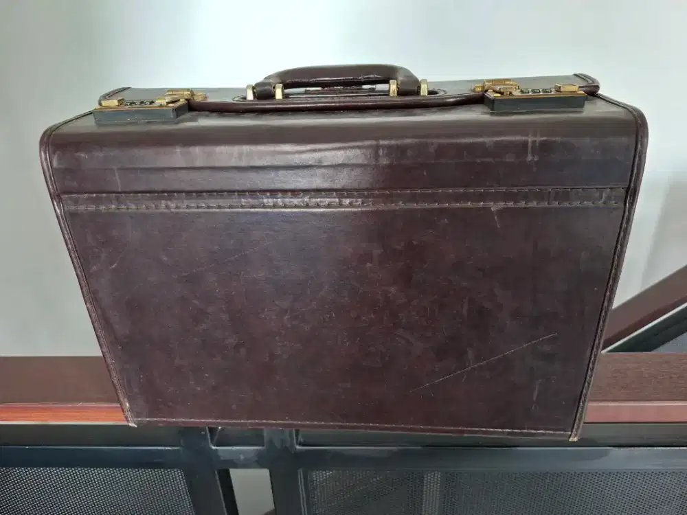 Koper Kulit Vintage Merk Apache