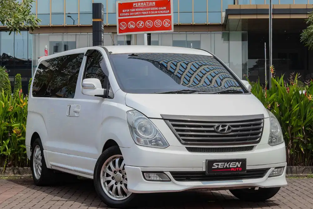 Hyundai H1 H-1 2.5 XG CRDi Diesel Solar AT Matic 2012 Putih