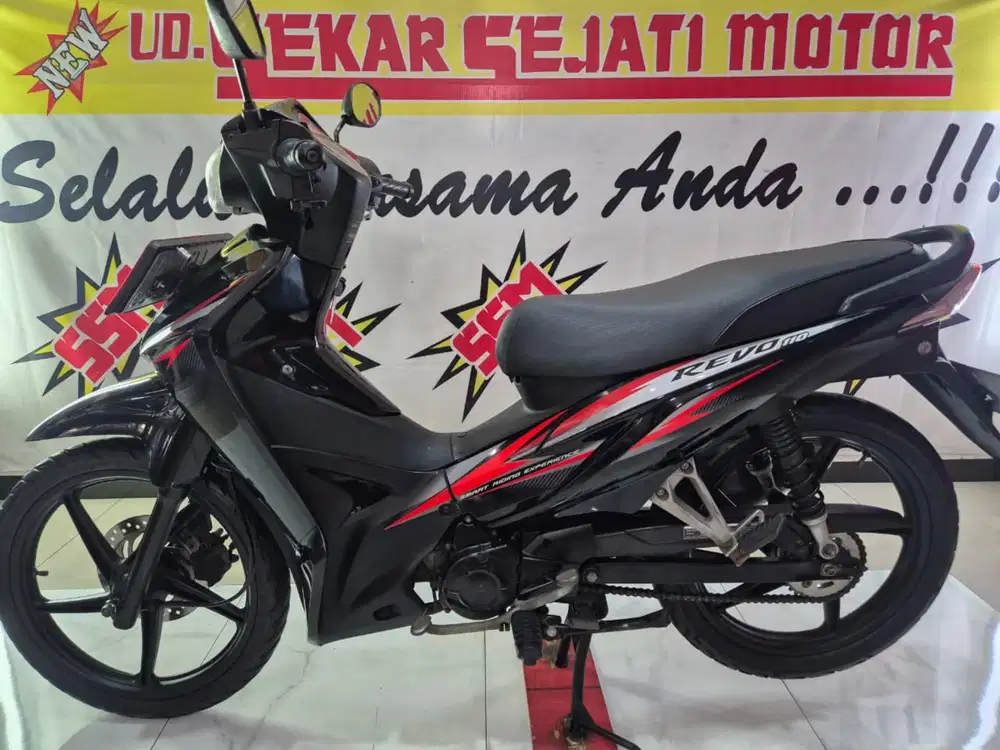 Revo absolut cw karbu 2012 plat L