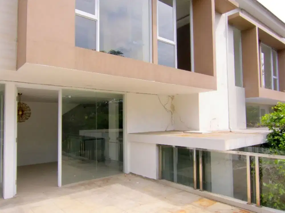 Rumah Citra 8, Cluster Aeroworld, 2,5 Lantai, Kolam Renang Semi Furnished