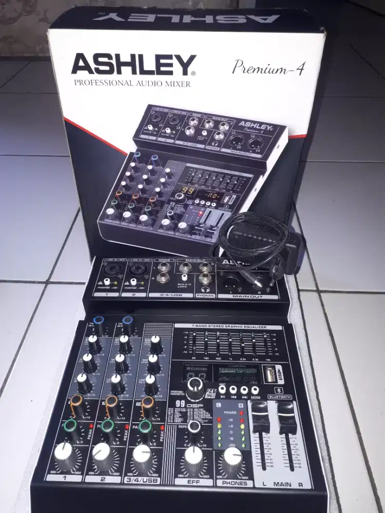Ashley Premium 4 (Like New)