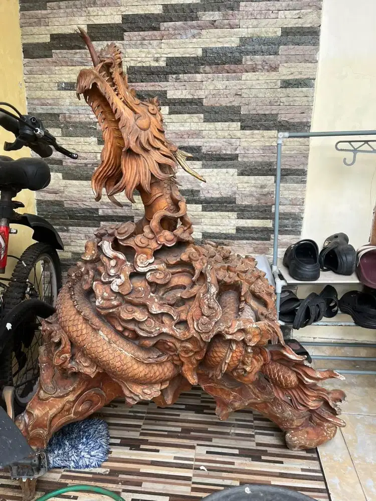Patung naga kayu jati