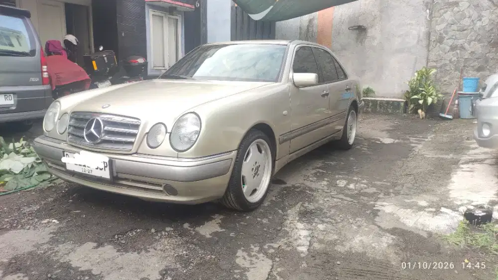 Mercedes-Benz New Eyes W210