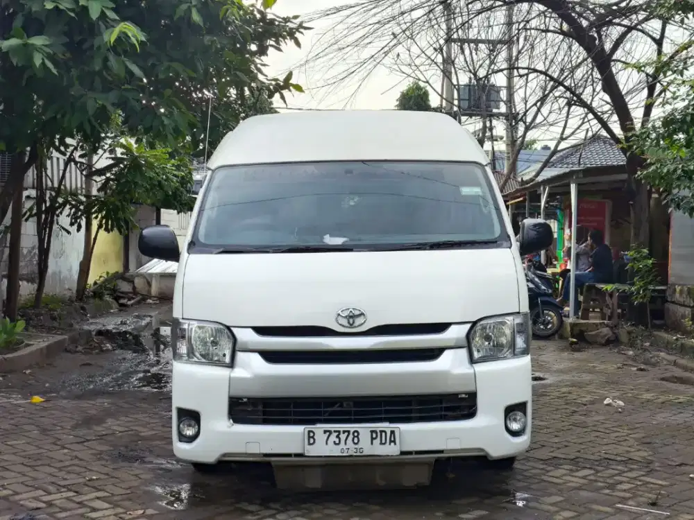 HIACE COMUTER 2015