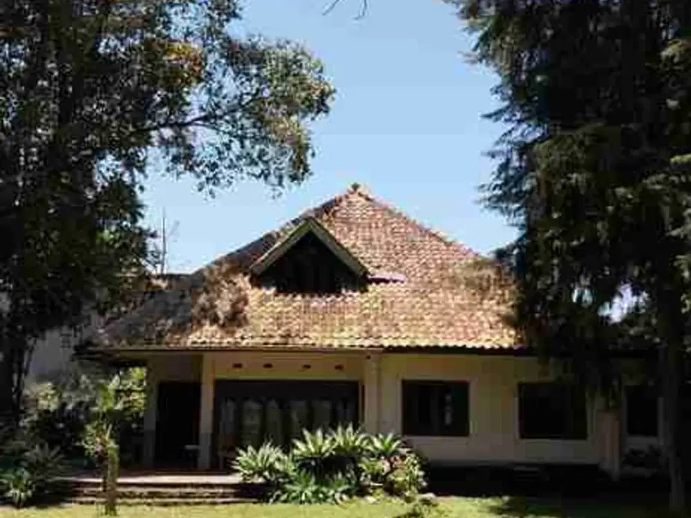 Rumah Klasik Jaman Belanda Tanah Luas di Lembang