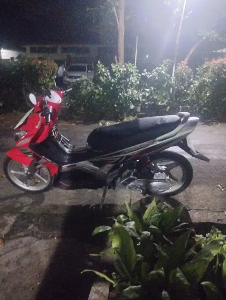 Yamaho Nouvo Z 2005 Merah