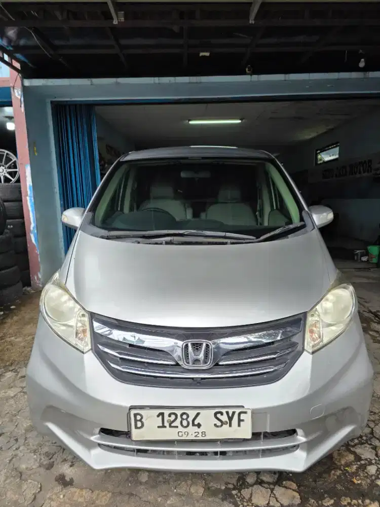 Honda Freed 2013 AC Dobel jual murah