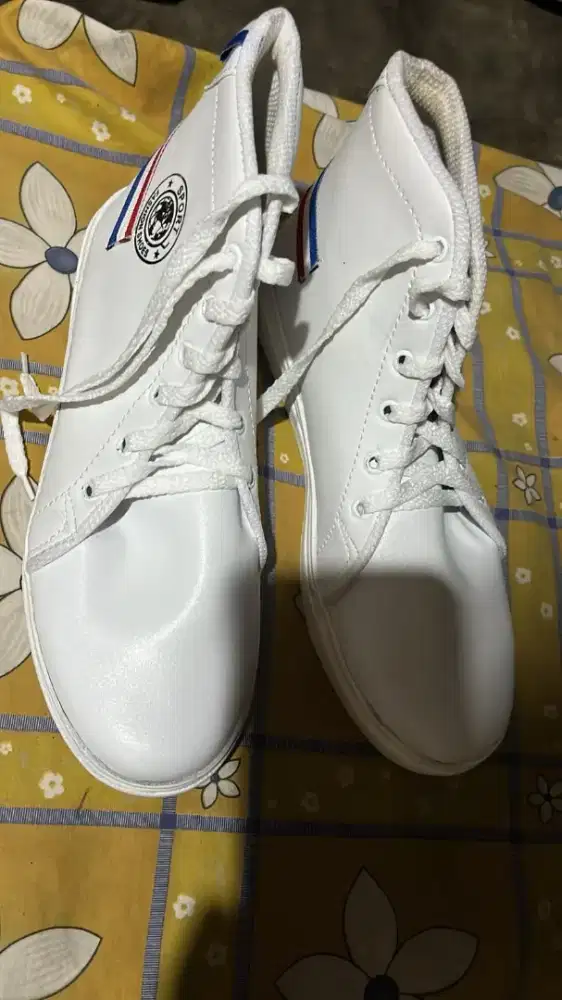 Jual sepatu butuh dana