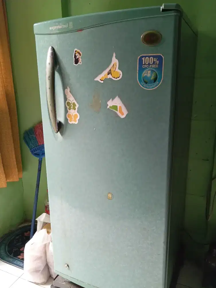 Di jual kulkas satu pintu merk LG