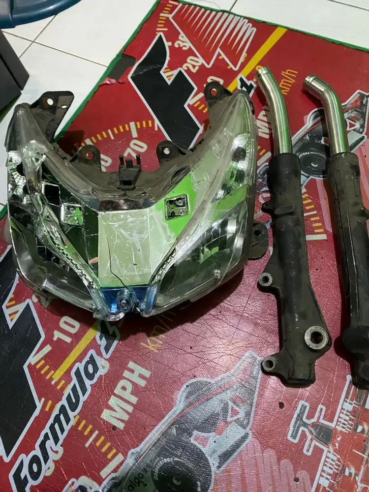 Dudukan lampu ori dan As shock