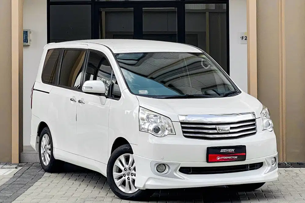 Toyota Nav1 2.0 V 2.0V Limited Bensin AT Matic 2016 Putih. FULL RECORD