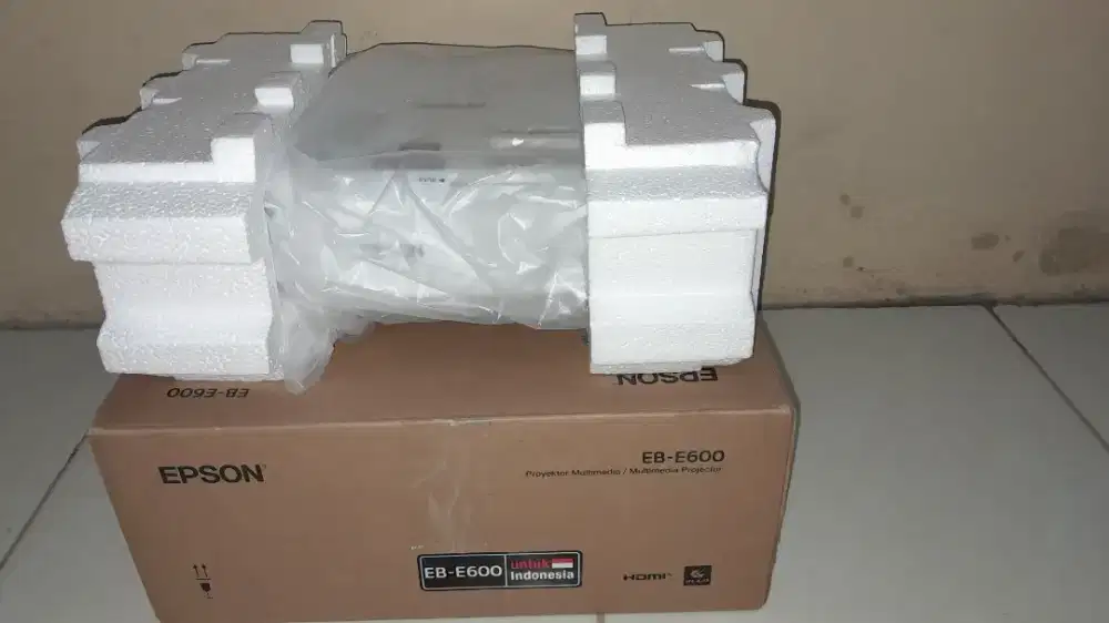 Proyektor Epson EB-E600