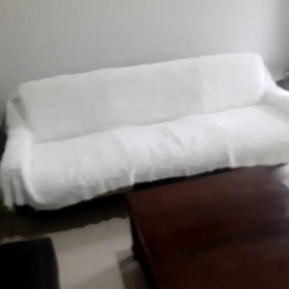 Sofa tamu dari kayu jati asli.