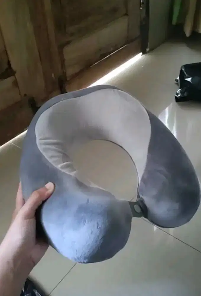 Bantal Leher U-Shape