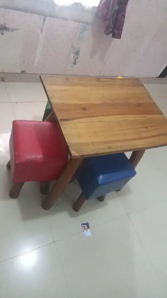 Meja minimalis kayu ala cafe