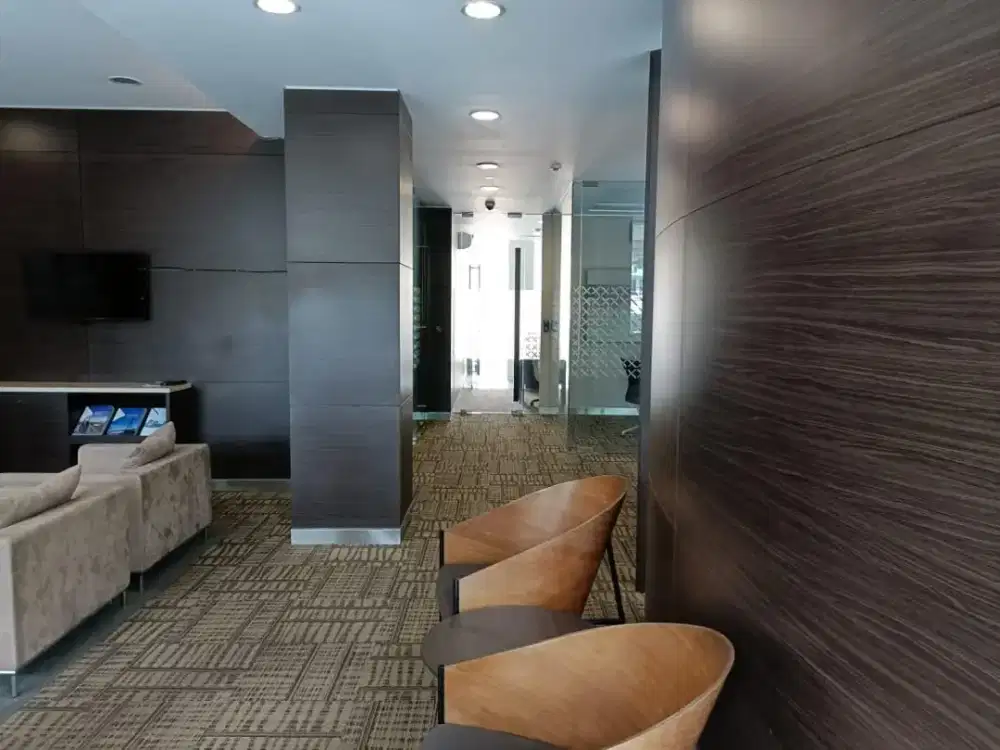 Disewakan gedung 3lt. 700m2 Jl. Ir. H. Juanda