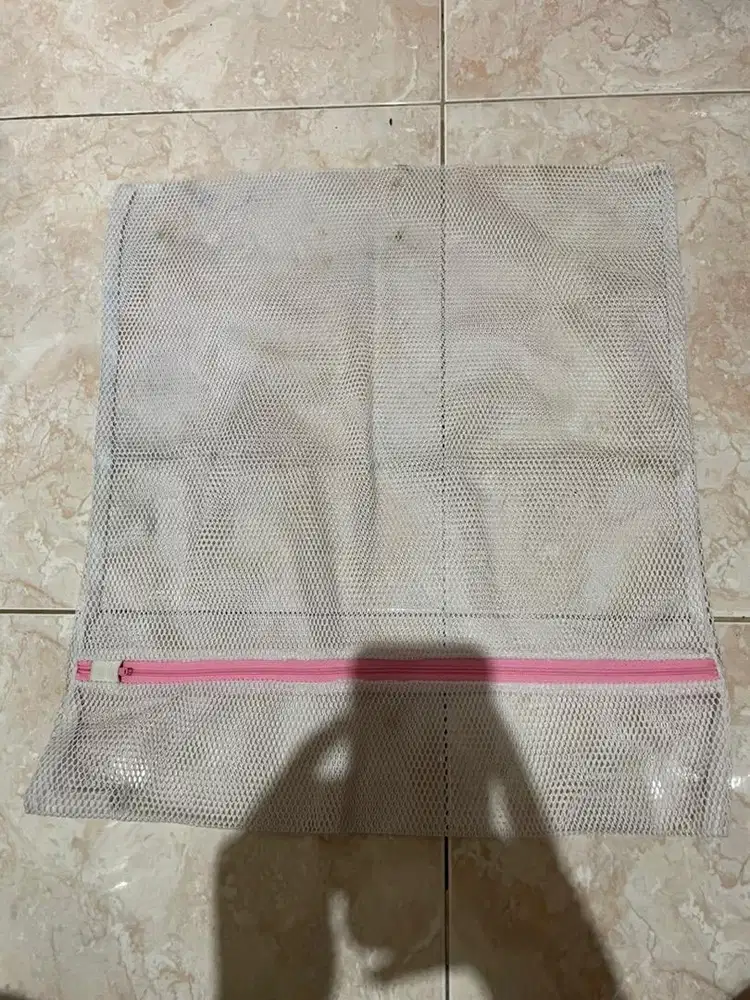 Tas putih jaring-jaring