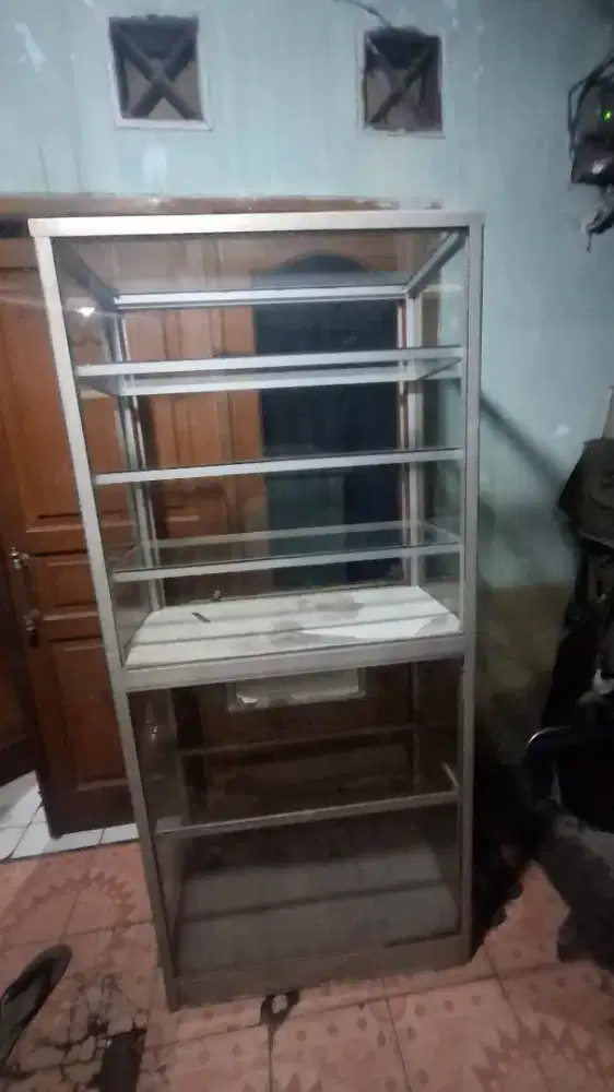 ETALASE DAGANG GRESS