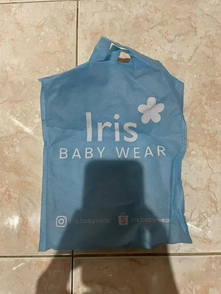 totebag iris eyewear biru