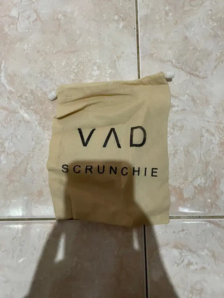 totebag warna putih tulang