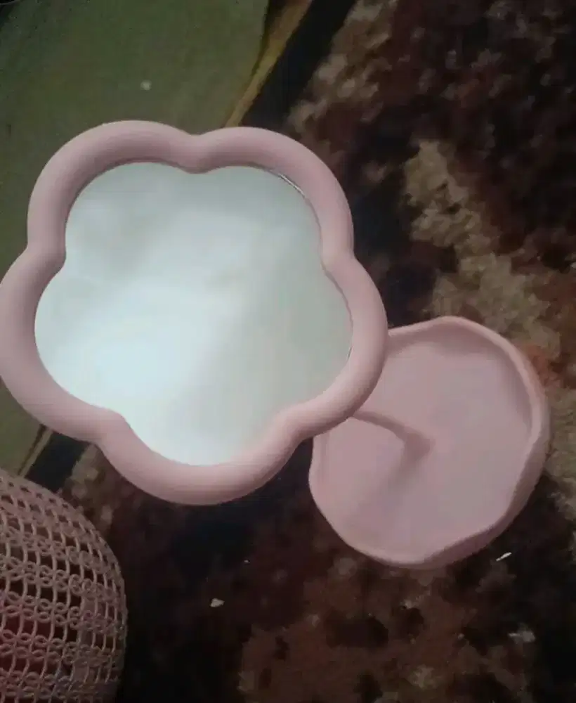 Kaca Mirror Aesthetic Bekas Gratis