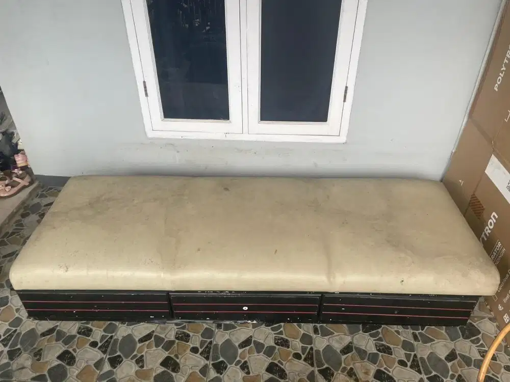 Kursi panjang with cabinet