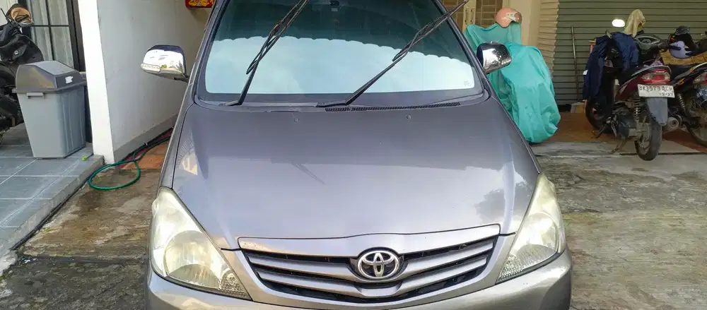 Toyota Kijang Innova 2011 Bensin