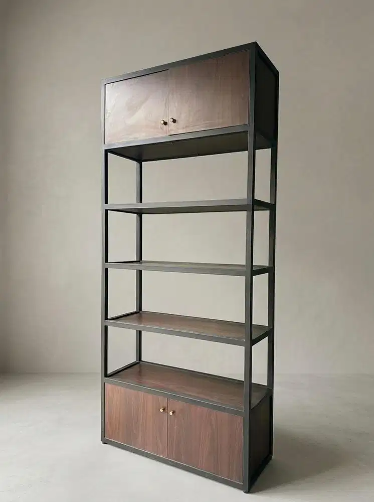 Lemari Display Tiang Besi Solid Custom 1 unit